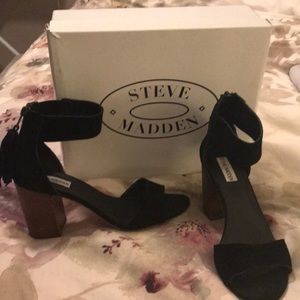 Steve Madden sandals. Fringe zipper.